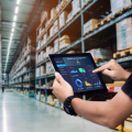 Maksimiziranje učinkovitosti: Vloga fulfillment centrov v spletnem poslovanju